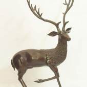 Große Bronze-Tierplastik "Hirsch". Bildhauer Mitte 20. Mindestpreis:	900 EUR