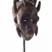 Maske "kpelie/kodal" Jimini, Elfenbeinküste. H. 36,5 cm.  Aufrufpreis:	3.500 EUR