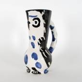 Pablo Picasso 1881 Malaga - 1973 Mougins Petit pichet de hibou Keramik, weißlicher Scherben, farbig glasiert; H 27,5 cm, B 17 cm, T 13 cm Schätzpreis:	7.000 - 8.000 EUR