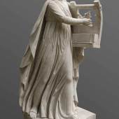 Antonio Frilli, lebensgroße Statue Apollo um 1900, aus weißem Carrara-Marmor gehauen.  Aufrufpreis:	50.000 EUR Schätzpreis:	80.000 - 100.000 EUR