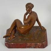 LEPCKE Ferdinand (1866 Coburg - 1909 Berlin) "Frauenakt" liegend, sich nach hinten wendend, auf rechteckiger Platte, signiert "Ferd.Lepcke", Bronze, auf achteckiger Marmorbasis, 16x21x12cm(Figur), 18,5x21x14(komplett) Mindestpreis:	280 EUR