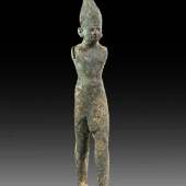 Bronzestatuette eines Kriegers. Phönizisch, 1200 - 950 v. Chr. L 25,5cm. Aufrufpreis:	12.000 EUR