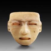Steinmaske. Teotihuacan, 100 - 650 n. Chr. H 20cm, B 18,5cm. Aufrufpreis:	2.400 EUR Schätzpreis:	3.000 EUR