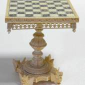 Seltener Miniatur - Schach - Tisch  Indischer, in Elfenbein gearbeiteter Miniatur-Schachtisch, Vizagapatam (Madras Presidency), British India Mindestpreis:	2.500 EUR