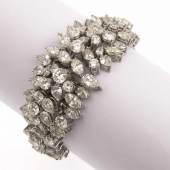 Feines Brillant-Diamant-Armband Platin. Ausgefasst mit ca. 34 Brill. zus. ca. 6-6,6 ct Aufrufpreis:	12.000 EUR