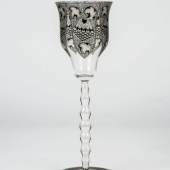 Los 897, Seltenes Weinglas Karl Massanetz, Steinschönau (Entwurf) für J. & L. Lobmeyr, Wien, um 1914 Farbloses Glas. Schätzpreis:	3.500 - 4.000 € 