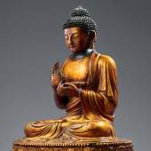 Lot 132 Buddha Dipankara. Holz, Modelliermasse, Lack und Vergoldung. 18. Jh. © Kunsthaus Lempertz - Saša Fuis Photographie, Köln