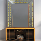 Luigi Brusotti, kaminförmiges Sideboard, 1940, mosaikartig aus schwarzem Opalglas, Bild: Schwab & Patzl Kunsthandel