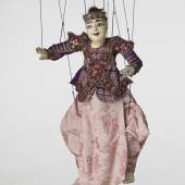 Marionette: Die Marionettenkunst spielte eine wichtige Rolle unter den darstellenden Künsten Myanmars, da Buddhas und Heilige nicht ohne weiteres durch Menschen dargestellt werden durften. Copyright: Linden-Museum Stuttgart, Foto A. Dreyer