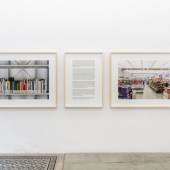  Matthias Klos, „Dieses Museum ist frei erfunden.", 2020, Triptychon, Pigmentprints, gerahmt, Motive jeweils 113 x 139,5 cm, Text 113 x 79 cm