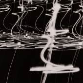 Otto Steinert (1915-1978), Lichtschrift – Lampen der Place de la Concorde, 1952, Silbergelatineabzug, 30 x 40,5 cm, © Nachlass Otto Steinert, Museum Folkwang, Essen