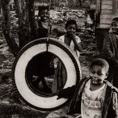 Thomas Hoepker (*1936), Slums in Montgomery, Alabama, 1963, Silbergelatineabzug, 48,6 x 33,4 cm, © Thomas Hoepker/Magnum Photos