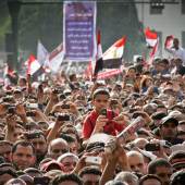 Demonstranten während einer Rede auf dem Tahrir-Platz, Kairo, 8. April 2011, Foto: Mosa’ab Elshamy 