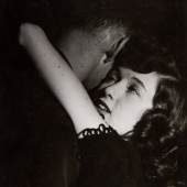 Lisette Model (1901-1983) Teenage Love, New York 1942 Schätzpreis: 15.000–18.000 Euro