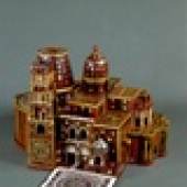 Modell der Grabeskirche in Jerusalem als Pilgerandenken
Olivenholz mit Perlmuttintarsien
Bethlehem 17./18. Jahrhundert
© Bayerisches Nationalmuseum München
