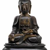 Große Figur eines sitzenden Buddhas, China, Ming-Dynastie, H. 70 cm.  Aus dem Besitz einer alten deutschen Privatsammlung. 
