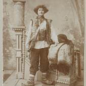 Oben: Julius Dutkiewicz, Huzule, Bauer aus Rosmacz, Galizien, Ostgalizien, um 1880 © Volkskundemuseum Wien