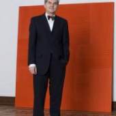 Ressler, Jahrgang 1948, übernahm 1978 die Leitung des Grazer Dorotheums. 1986 wurde er, nach einer Ausbildung zum Schätzmeister, zum Direktor der Kunstabteilung des Wiener Dorotheums bestellt und 1992 geschäftsführender Gesellschafter der im Kinsky Kunst Auktionen GmbH.