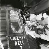 Mercury-Kapsel Liberty Bell, Astronaut Gus Grissom, rechts John Glenn  21.7.1961  © Fotomuseum WestLicht Wien