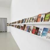 Özlem Sulak, 80,25kg (2011-), 380 books, shelves, photo: Raimund Zakowski © Özlem Sulak