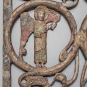 Reliefs vom linken Flügel des Gurker Westportals (1.4 MB) Fragment einer Wurzel Jesse-Darstellung oberes Kompartiment, Detail: Engel © BDA (P. Laubenstein)
