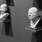 Ausstellungsansicht "Talking Heads" Franz Xaver Messerschmidt (c) August 2019,  findART.cc Foto frei von Rechten.