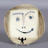 Pablo Picasso (1881-1973) Keramik Teller mit Gesichtsmotiv, matter z.T. reliefierter Dekor, Entwurf 1960 Aufrufpreis:	3.420 EUR Schätzpreis:	3.800 EUR
