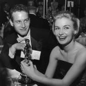 1958: American actor Joanne Woodward holds her Oscar statuette while sitting next to husband, American actor Paul Newman, during the Governor’s Ball, an Academy Awards party held at The Beverly Hilton Hotel, Beverly Hills, California. Woodward won the Best Actress Oscar for director Nunnally Johnson’s, ‘The Three Faces of Eve.’ (Photo by Darlene Hammond/Hulton Archive/Getty Images)