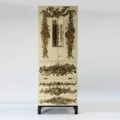 Piero Fornasetti; Gio Ponti Sekretärschrank 'Panoplie', um 1955 H. 218 x 80 x 41,5 cm. Aufrufpreis:	70.000 EUR Schätzpreis:	70.000 - 90.000 EUR