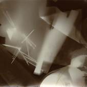 Laszlo Moholy-Nagy (1895–1946) Fotogramm, ca. 1923-25 Getöntes Druckpapier, 12,6 x 17,6 cm (P1007015) Courtesy Galerie Kicken Berlin © Hattula Moholy-Nagy / VG Bild-Kunst, Bonn