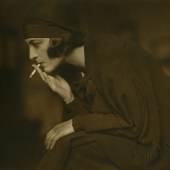 Trude Fleischmann Dame mit Zigarette, um 1930 Lady with cigarette, c. 1930 Vintage silver print Courtesy Galerie Kicken, Berlin