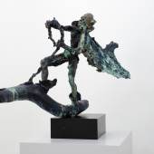 Rainer Fetting, Argonaut I 2018 / 2019, Bronze, Figur und Ast: Patina schwarz, Sockel: braun, 75 x 108 x 52 cm