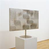 Vjenceslav Richter, "Geschlossene Sinusoiden", 1968, Aluminium auf Ständer aus Stahl, gesamt: 65 x 83,2 x 30,5 cm, Neue Galerie Graz, Foto: Universalmuseum Joanneum/N. Lackner