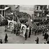 Robert Capa Parade in Hankou anlässlich des 13. Todestages von Sun Yat-sen 12. März 1938 © Fotosammlung WestLicht, Wien
