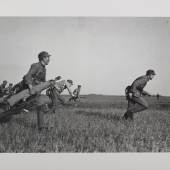 Robert Capa Training der nationalistischen Truppen in einem Feld bei Hankou April 1938 © Fotosammlung WestLicht, Wien