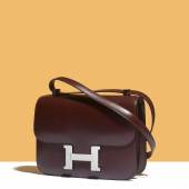 Constance bag, Hermès Plum box, Dim. : 15 x 23 cm. Estimate: 4 000 – 6 000 € / 4 500 – 6 700 $