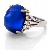 Ring mit bedeutendem Kaschmir-Saphir 22,80 ct, „Royal blue“, Cabochonschliff Schätzpreis: € 400.000 – 600.000,- Ergebnis: € 930.000,-