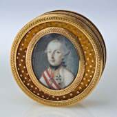 Schnupftabakdose mit einem Porträt Kaiser Josephs II. Österreich um 1780, Horn, Goldpiqué, Aquarell auf Papier, D: 6,1 cm
© Sammlung JTI/Austria Tabak, Inv. Nr. 7885
