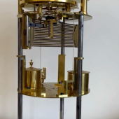 Katalognr. 102 Museales, überaus bedeutendes, frühes Pariser Schiffschronometer-Uhrwerk Schätzpreis 60.000—80.000 €