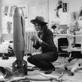 Kiki Kogelnik working on one of her Bomb sculptures in her studio in New York, 1965. Photographer: John Pratt © Kiki Kogelnik Foundation. All rights reserved