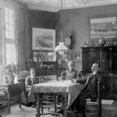Jo van Gogh Bonger (centre) in her living room, surrounded by paintings by Van Gogh. On the left of the picture is her son Vincent.