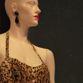 Screenshot youtube "wild und schön - Mode von Ursula Rodel - im Landesmuseum Zürich"