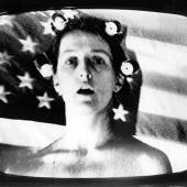 Prisoner’s Dilemma Künstler, Beteiligte: Richard Serra Entstehungszeit: 1974 Mat. / Technik: Black and white, sound, 60 min Creditline: Museum of Modern Art, New York