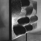 Vjenceslav Richter, "Geschlossene Sinusoiden", 1968, Aluminium, Neue Galerie Graz/Universalmuseum Joanneum, Foto: Johann Koinegg/UMJ