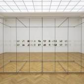 9 Stehende Scheiben (879-3), 2002/2010 Glas und Stahlkonstruktion, 334 x 207 x 550 cm © Gerhard Richter 2021 (0165/2021), Foto: David Brandt, SKD 