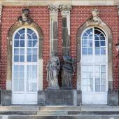 Restauriert: Skulpturen am Hofdamenflügel des Neuen Palais. Foto: SPSG/Will