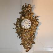 Restauriert: Die Carteluhr hängt wieder im Ersten Gästezimmer des Schlosses Sanssouci. Foto: Silke Kiesant/SPSG
