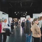 Die Kunstmesse STAGE Bregenz feierte vom 22. bis 25. Februar 2024 mit mehr als 5.500 Gästen erfolgreiche Premiere im Festspielhaus Bregenz.  Foto: Büro Magma.