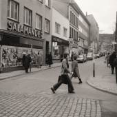 Straßenkreuzung Lüneburger Str. –Deichhausweg in Richtung Rathaus, 1975 (c) Stadtmuseum Harburg