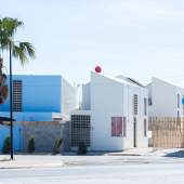 Sozialer Wohnbau – insgesamt 16 Wohneinheiten mit je 52 m2 und einem öffentlichen Raum mit 27.000m2 – in Acuña, Mexiko, 2015 &copy; Foto: Iwan Baan
